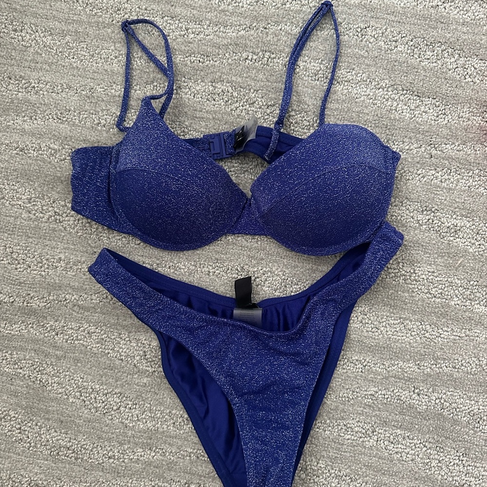 Triangl Bikini Set - Picture 1 of 3